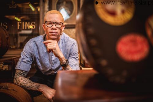 Agenciado MAKE ME A STAR em anúncio internacional